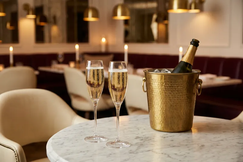 Dom Pérignon vs. Cristal: Forskellen på de to mest berømte prestigechampagner